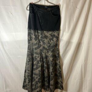 Blacked acid washed skirt with camel bottom